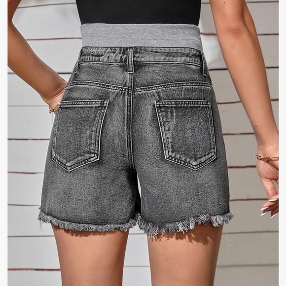 NWT Women's Maternity Denim Shorts Ripped Raw Hem Jeans Short size: medium - Picture 2 of 5